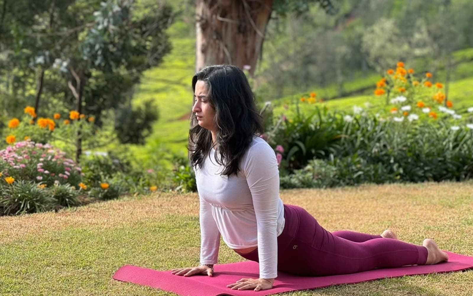 SIS X ELSEWHERE: Yoga & Pranayama with Nivriti